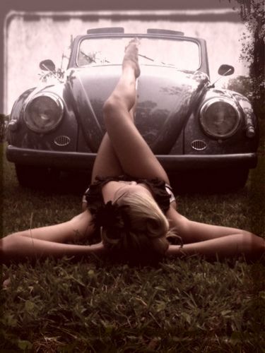 VW Pinup | Flickr - Photo Sharing! Algarve, Classic Car Photoshoot, Pin Up Car, Pinup Photoshoot, Pinup Poses, Cars Photography, Car Poses, Pin Up Looks, Pin Up Poses