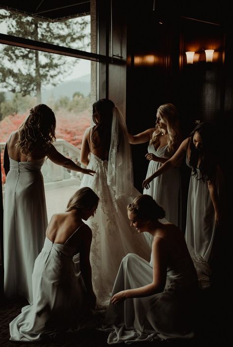 Wedding Pictures Of Family At Wedding, Picture Wedding Ideas, Wedding Poses Same Height, Bride And Bridal Party Pictures, Bride Family Photos, Black Wedding Photo Ideas, Wedding Family Photos Group Shots List, Personal Touches Wedding, Wedding Day Inspo Pics