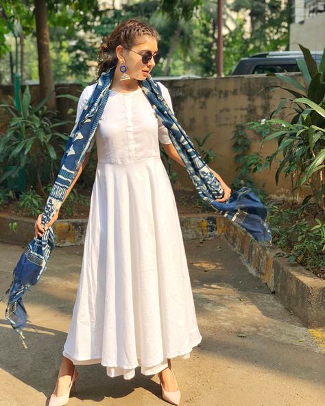 7a6a74cbe87bc60030a4bd041dd47b78desc53262556ri Haute Couture, How To Style White Kurti, Niti Taylor Outfits, White Indian Outfit, White Kurti, Indian Kurti Designs, Niti Taylor, Indian Designer Suits, Salwar Kamiz