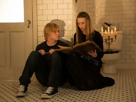 American Horror Story. Tate Langdon and Violet Harmon American Horror Stories, Tate E Violet, Tate Ahs, Violet Ahs, Evan Peters American Horror Story, Tate And Violet, Ahs Cast, American Horror Story 3, Ahs Coven