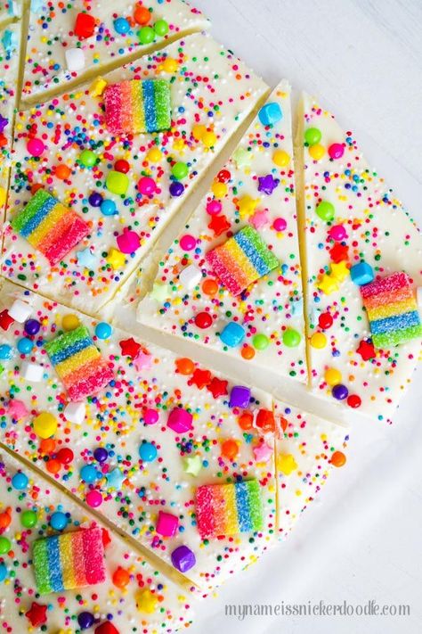 Oh my adorablness! This Candy Rainbow Bark would be perfect for any birthday party to St. Patrick's Day! Cheer up someone's day, too!| mynameissnickerdoodle.com Candy Birthday Party Food Ideas, Rainbow Birthday Party Snacks, Cheer Dessert Ideas, Rainbow Treats Birthday, Rainbow Party Treats, Rainbow Party Snacks, Rainbow Disco Birthday Party, Rainbow Disco Party, Birthday Treats For Kids