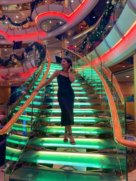 Birthday Cruise Photoshoot, Pictures On Cruise Photo Ideas, Cruise Insta Pic Ideas, Photo Ideas Cruise, Cruise Picture Poses, Carnival Cruise Picture Ideas, Summer Cruise Aesthetic, Cruise Photos Ideas, Pictures To Take On A Cruise