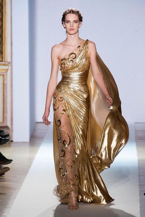 gold grecian gown one shoulder and sheer leg.................OMG Zuhair Murad, Zuhair Murad Haute Couture, Mode Glamour, Chique Outfits, 파티 드레스, فستان سهرة, Moda Vintage, Gorgeous Gowns, Mode Inspiration