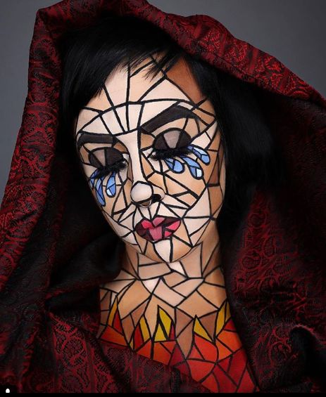 Stained Glass Halloween Costume, Color Around The Face, Glamorous Halloween Makeup, Spooky Halloween Face Paint, Stained Glass Makeup Look, Fantasy Makeup Halloween, Half And Half Halloween Makeup, Spooky Halloween Makeup Looks, Halloween Stage Makeup