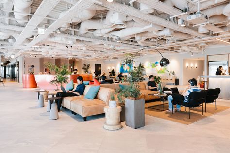 WeWork provides workspace that’s flexible, beautiful, and human. Discover WeWork Ginza Six—coworking office space designed with you in mind. Learn more. Office Collaboration Space, Brainstorming Room, Coworking Space Design, Coworking Office Space, Exposed Ceilings, Shared Office Space, Cool Office Space, Coworking Office, Shared Office