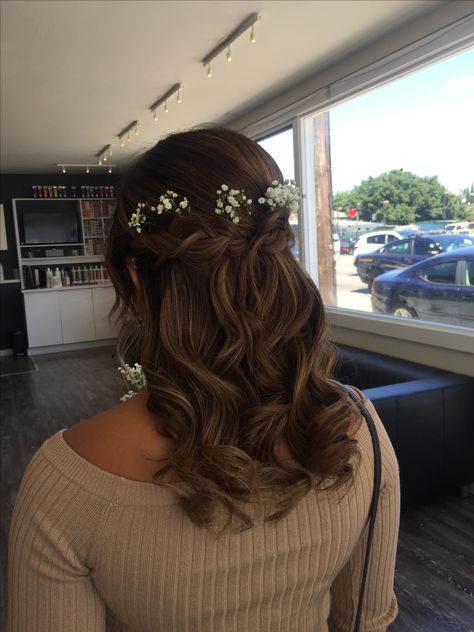 Greek Theme Hairstyles, Short Hairstyle Women For Hoco, Easy Quince Hairstyles For Short Hair, Prom Hair For Short Layered Hair, Grad Hairstyles Half Up Half Down Short Hair, Layered Hair Prom Styles, Hairstyles Greek Goddess, Greek Goddess Prom Hair, Graduation Hairdo Short Hair