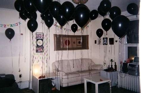 Ahs Party, Emo Party, Tumblr Birthday, Grunge Party, Horror Party, House Of Balloons, Birthday Party For Teens, 18th Birthday Party, Teen Birthday