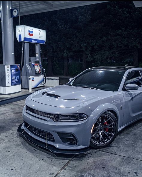 Sports Cars Aesthetic, Carros Aesthetic, Scatpack Charger, Hellcat Srt, E60 Bmw, Dodge Charger Hellcat, Jeep Grand Cherokee Srt, Charger Srt, Luxury Sports Cars