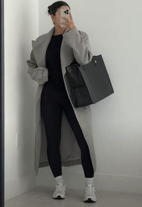 211 All black Outfits Ideas for Ladies to See Before You Go Out – Grand Goldman Black Outfits Ideas, All Black Outfits, Casual Trendy Outfits, Look Legging, Business Casual Outfits For Work, Mode Zara, Stylish Work Attire, Winter Fashion Outfits Casual, Look Blazer