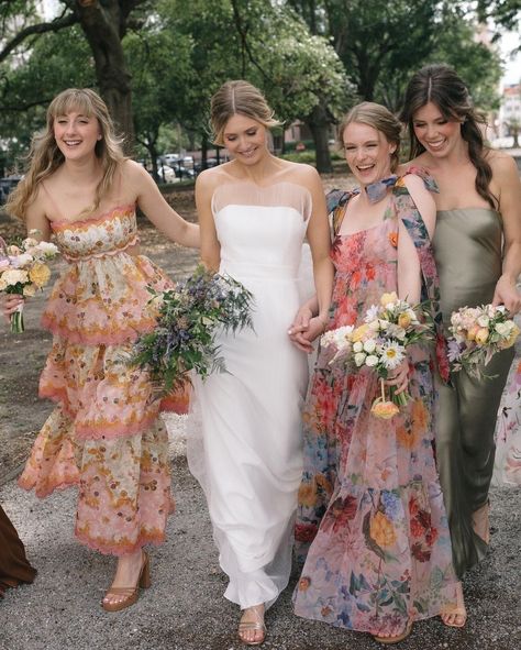 Garden Bridesmaids Dresses, Boho Wedding Bridesmaids, Elegant Spring Wedding, Garden Wedding Bridesmaids, Wedding Dresses Whimsical, Bridesmaids Dress Inspiration, Bridesmaid Inspiration, Spring Wedding Inspiration, Fairy Wedding