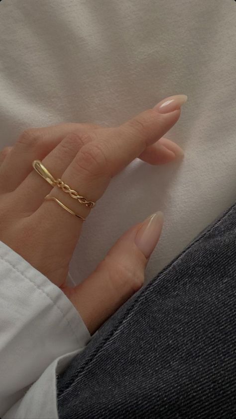 Finger Tattoos Ring, Ringe Aesthetic, Minimal Rings Minimalist Jewelry, Tattoos Ring Finger, Ring Tattoos For Couples, Finger Tattoo Couple, Ring Finger Tattoo Couple, Tattoos Ring, Tattoo Rings