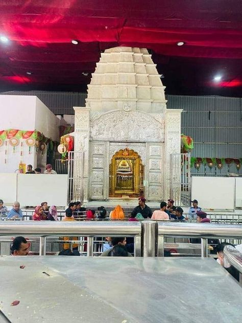 Khatu shyam mandir 💞🙏🏻 Khatu Shyam Mandir Rajasthan, Khatu Shyam Photo, Khatu Shyam Mandir, Khatu Shyam Baba, Baba Shyam, City Suv, Chemistry Basics, Shyam Baba, Khatu Shyam