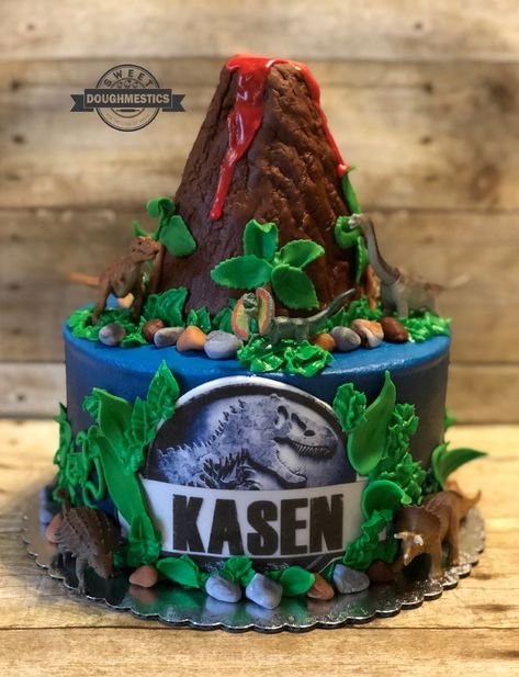 Jurassic Park Birthday Party Cake, Camp Cretaceous Cake, Jurassic Park Cake Birthdays, Jurassic World Cake Ideas, Jurrasic World Cake, Jurrasic Park Cake, Jurassic World Birthday Cake, Jurassic Park Birthday Cake, Dinosaur Volcano Cake