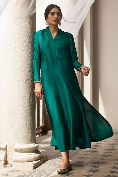 Plain Suit, Silk Kurti Designs, Zardozi Work, Trouser Suit, Cast A Spell, Color Pants, Casual Indian Fashion, Salwar Kamiz, Kurti Designs Party Wear