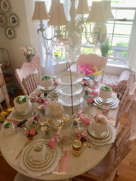 Birthday Tea Party Outfit, High Tea Party Birthday, Yea Party Themed Birthday, Floor Tea Party, 1800s Birthday Party, Tea Party Indoor, Croquette Birthday Party, Alice In Wonderland Tea Party Aesthetic, Tea Party Birthday Aesthetic