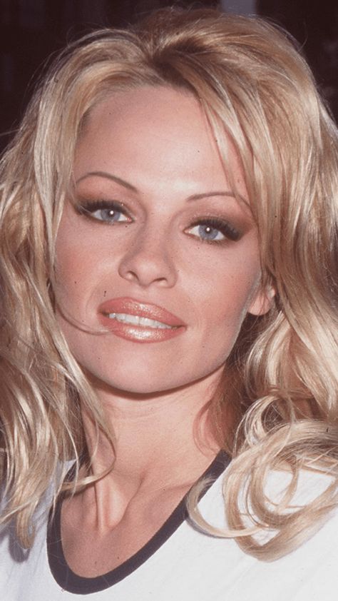 This Is Exactly How Pamela Anderson Did Her Makeup In the '90s 90s Makeup Celebrities, Makeup In The 90s, Pamela Anderson 90s Makeup Looks, 90s Inspired Makeup Looks, 90 S Makeup, 90 Make Up The 90s, 90s Bombshell Makeup, Pamela Anderson 90s Hair, 1990s Makeup Looks