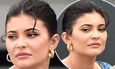 Why does Kylie Jenner look a decade older on her 22nd birthday? | Daily Mail Online Kylie Jenner Face Shape, Kylie Jenner Lip Fillers, Kylie Jenner Now, Kylie Jenner Makeup Looks, Kylie Jenner Haircut, Kylie Jenner Snap, Kylie Jenner Face, Kylie Jenner Ear Piercings, Kylie Jenner Makeup Look