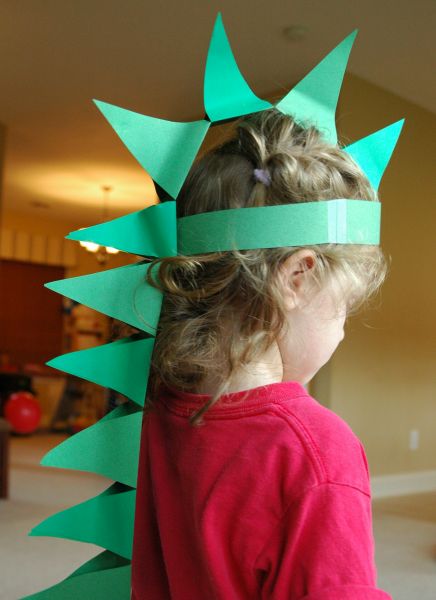 10 Simple, Fun & Crazy Hat Ideas Ice Lolly Stick Crafts, Kunst For Barn, Paper Dinosaur, Dinosaur Hat, Construction Paper Crafts, Dinosaur Activities, Dinosaur Crafts, Popsicle Stick Crafts, Easy Costumes