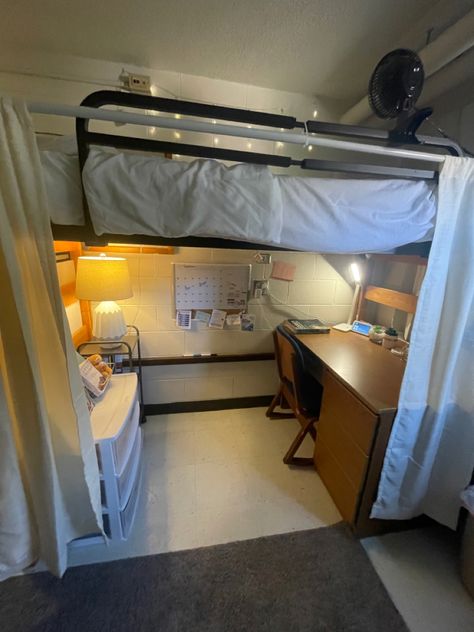 Dorm Room With Couch Under Bed, Dorm High Bed, Seating Area Under Dorm Bed, Dorm Inspiration Lofted Bed, Lofted Beds Dorm, Triple Room Ideas, Room Ideas Accessories, Bgsu Dorm Room Ideas, Bunked Dorm Beds Ideas