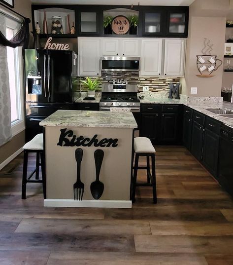 Kitchen Redecorating Ideas, One Bedroom Apartment Kitchen Ideas, Silver And Black Kitchen Decor, Small Aesthetic Kitchen Ideas, Kitchen Design Themes, Kitchen Color Decor Ideas, Apartment Kitchen Themes, Grey And Black Kitchen Decor, Black And Grey Kitchen Decor