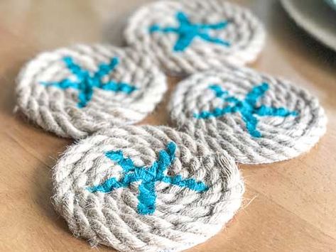 Diy Rope Design, Rope Coasters, Beach Crafts Diy, Diy Crafts Ideas, Beach Themed Crafts, Deco Marine, Diy Beach Decor, Nautical Crafts, Beach Theme Decor