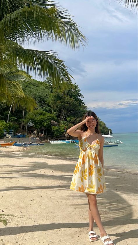 Couture, Haute Couture, Photo At Beach Ideas, Beaches Outfit Women, Beach Outfit Aesthetic Dress, Aesthetic Beach Pose Ideas, Pose Idea In Beach, Elyu Beach Outfit, Beach Cute Outfits