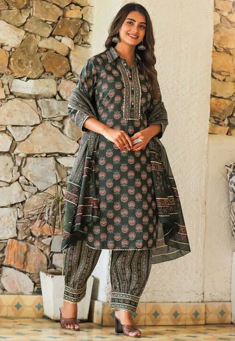 Digital printed Pure Cotton Punjabi Suit in Dark Green Latest Dress Patterns, Cotton Suit Designs, Printed Kurti Designs, Indian Dress Up, Stylish Kurtis Design, Look Festival, Simple Kurta Designs, Latest Dress Design, Trendy Shirt Designs