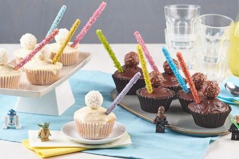 Laserschwert-Muffins - Rezept von Backen.de Cake, Star Wars, Star Wars Dessert, Streusel Muffins, Star Wars Birthday, Star Wars Party, Kids Party, Muffins, Food And Drink