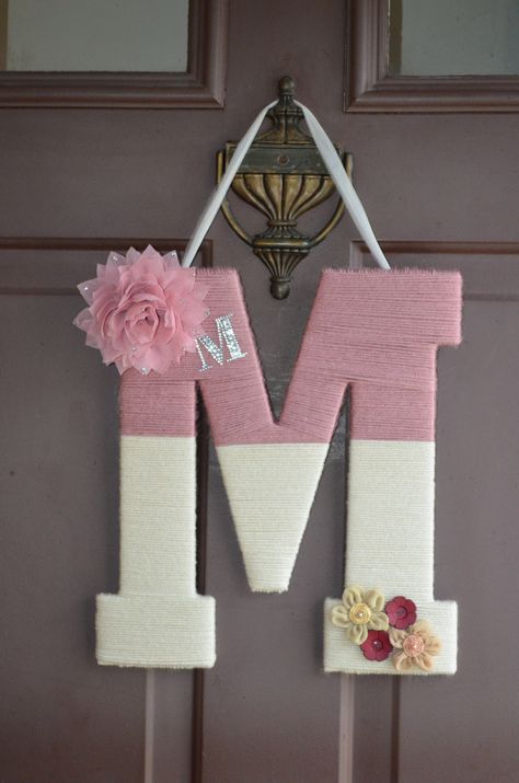 yarn letter Yarn Letters, Letter Decor, Diy Letters, Seni Origami, Craft Club, Letter A Crafts, Decorative Letters, Diy Arts And Crafts, Cute Crafts