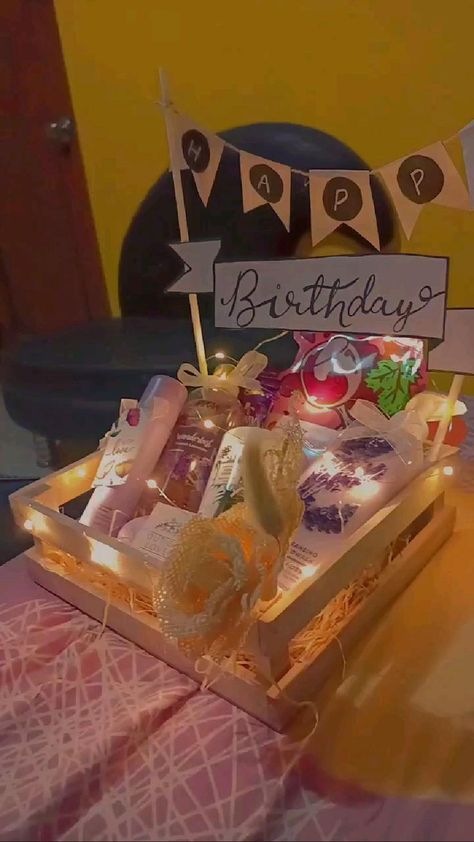 Birthday Gifts For Boyfriends Mom Cute Ideas, Surprise Bday Party Ideas For Best Friend, Basket Decoration For Birthday, Eidi Ideas For Girl, Diy Birthday Baskets For Women, Wooden Crate Gift Basket Ideas Birthday, Wooden Gift Box Ideas Birthday, Birthday Gift Basket For Mom, Bday Gift Ideas For Sister