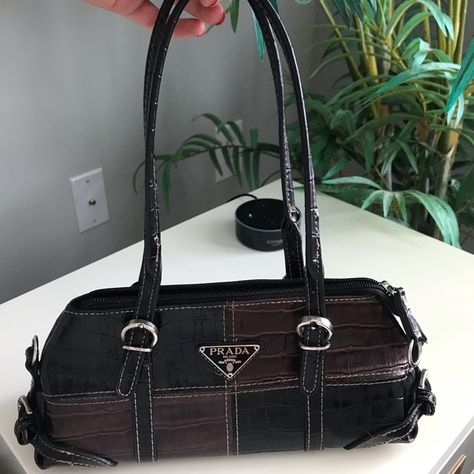 Prada Bag Vintage, Prada Bags Aesthetic, Designer Vintage Bags, Vintage Designer Aesthetic, Prada Vintage Bag, Prada Handbags Vintage, Vintage Prada Bag, Vintage Leather Bags, Iconic Handbags