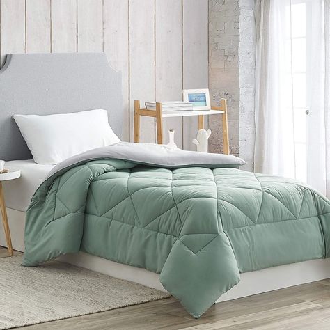 Our Glacier Gray/Iceberg Green Reversible Comforter makes it easy to outfit your bedding with neutral colors and soft warmth. This Oversized Twin XL Comforter from DormCo is great for your bedroom at home or in your college dorm room. Masculine Dorm Room, Basic Room, Dorm Bedding Twin Xl, College Comforter, Dorm Comforters, Dorm Bedding Sets, Dorm College, Barbie Kids, College Bedding
