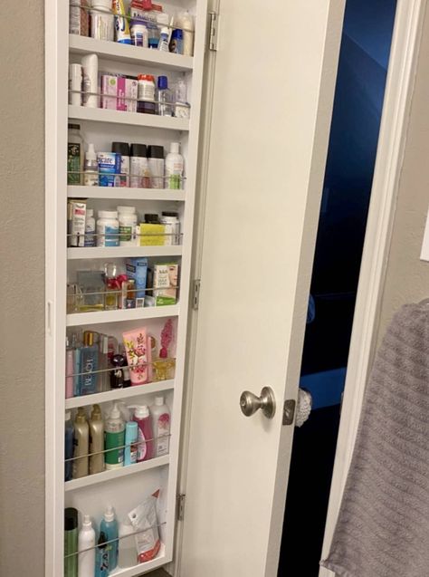 Back Of Bathroom Door Storage, Medicine Cabinet Ideas, Storage Diy Ideas, Ideas For Bathrooms, Tiny Bathroom Storage, Small Full Bathroom, Bathroom Storage Hacks, Tiny Bath, Medicine Organization