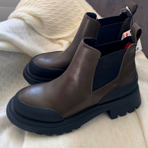 Super Cool Bnwt Zara Boots. Dark Military Green With Black Chunky Sole. Zara Boots, Women Boots, Zara Shoes, Zara Women, Zara Black, Military Green, Super Cool, Black Green, Bootie Boots