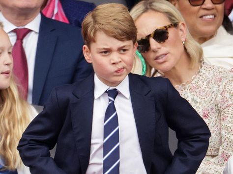 George's habit was on full display during the jubilee proceedings. Prince Georges, William E Kate, Eton College, Old Prince, Reine Elizabeth Ii, Reine Elizabeth, Prince Louis, Camilla Parker Bowles, Bad Habit