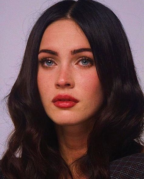 Young Megan Fox Hair, Megan Fox Young, Lysandra Ennar, Megan Fox Face, Megan Fox Hair, Estilo Megan Fox, Fox Makeup, Megan Fox Hot, Cool Makeup Looks