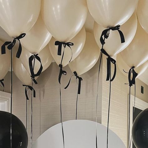Bexley confetti Balloons - Balloons and Balloon training on Instagram: "Bringing baby home in style 🖤" Classy Birthday Balloons, White Balloons On Ceiling, Things For 18th Birthday, Iconic Theme Party, White Bday Decorations, Bridal Party Balloons, Pictures On Balloon Strings, Easy Bday Decor, Chic 30th Birthday Party