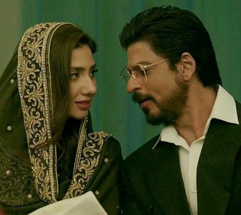 SRK & #MahiraKhan #Raees Raees Srk, Shahrukh Khan Raees, Pakistani Actress Mahira Khan, Bridal Makeup For Blondes, Korean Hairstyles Women, Kissing Scene, Srk Movies, Alia Bhatt Cute, Kissing Scenes