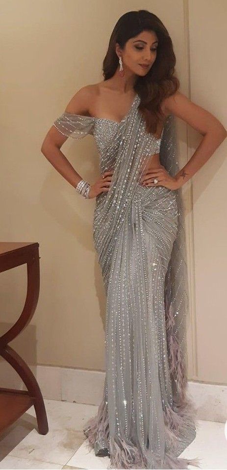 Couture, Silpa Shetty, Indian Prom Dresses, Indian Cocktail Dress, Silver Saree, Modern Sari, Going Out Outfits For Women, Indian Clothes Women, Simple Cocktail Dress