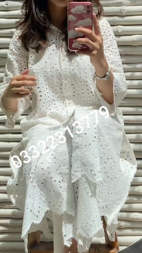 Chickenkari Kurti, Maxi Dress Styles, Stylish Kurtis Design, Chiffon Frocks, Latest Dress Design, Pakistani Fancy Dresses, Design Fails, Kurti Set, Fancy Dresses Long