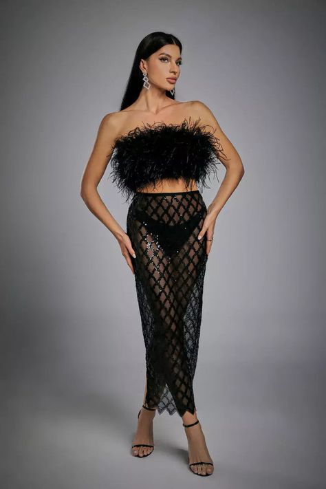 Lady Suit, Feather Fabric, Sequin Dress Party, Body Top, Paris Outfits, Mama Style, Feather Dress, Black Feathers, Mode Streetwear