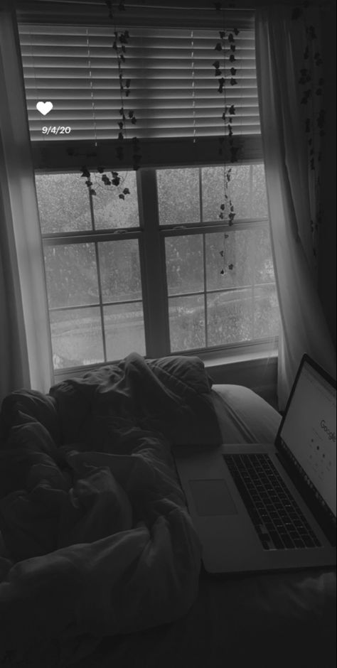 Cozy Bedroom Rainy Day, Cloudy Day Aesthetic Cozy, Cozy Rainy Day Aesthetic Bedroom, Rainy Day Room Aesthetic, Rainy Day Bedroom Aesthetic, Rainy Day Aesthetic Bedroom, Rainy Room Aesthetic, Rainy Day Bedroom, Rainy Day Room