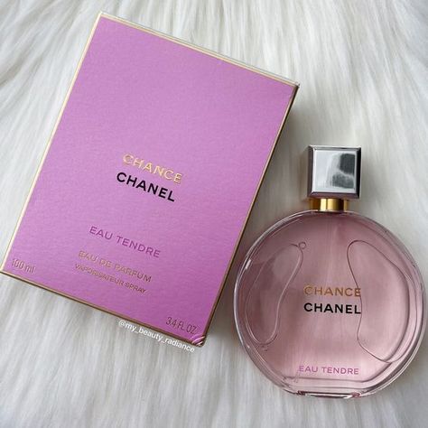 linked Chanel Perfume Packaging, Perfume Package, Chanel Perfumes, Classy Perfume, Perfume Luxury, Chanel Perfume Bottle, Chanel Flower, Couture Perfume, Perfume Chanel