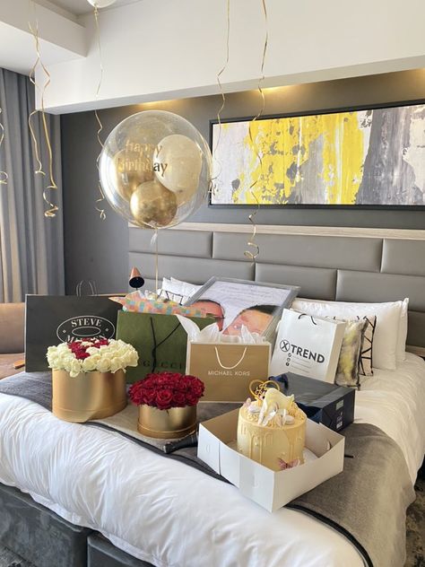 Happy Birthday Steve, Balloons Flowers, Luxury Birthday Gifts, Birthday Room Decorations, Mode Rose, Birthday Goals, Flowers And Gifts, Luxury Birthday, Soft Life