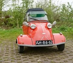 Heimwee naar de auto uit de jaren 50, 60 en 70 | SchoolBANK.nl - vind je oude klasgenoten terug Microcar, Messerschmitt Kr200, Vintage Auto's, Bmw Isetta, Strange Cars, Porsche 356, Cool Trucks, Toyota Celica, Vintage Photographs