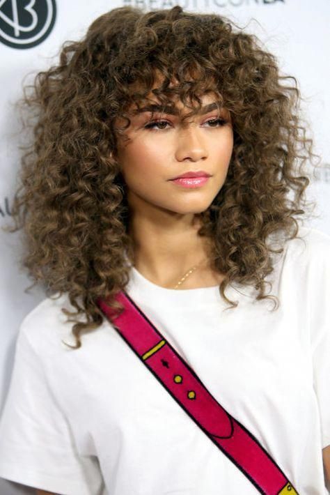 Who says bangs can't pair up with curly hair? Zendaya would like to say otherwise. #haircutsforlongcurly Short Curly Hair, Curly Hair Styles Easy, Cute Haircuts, Curly Hair With Bangs, Hair Styles 2017, Curly Hair Care, Curly Hair Cuts, Hairstyles For Round Faces, Popular Hairstyles