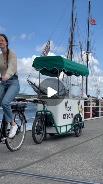 CARLA CARGO | Bike Trailer for Heavy Loads on Instagram: "Ice cream🍦on 3 wheels! Now's your chance!🚲🌱 Ever thought about selling your ice cream? Now you're no longer tied to one location😍📍 You can take your ice cream with you and sell it wherever you want in a super convenient and eco-friendly way! The new ice cream stand setup for your CARLA makes it possible!☺️👏💭 Time to shine! Slide into our DMs 💬 to do so or contact @vicecream.de ⬅️ Nothing stands in the way of your dream!😎💪 We loo Bike Ice Cream Cart, Ice Cream Bike Business, Food Carts Ideas, Food Cart Ideas, Ice Cream Trailer, Ice Cream Bike, Bike Cargo Trailer, Bike Food, Mobile Food Cart