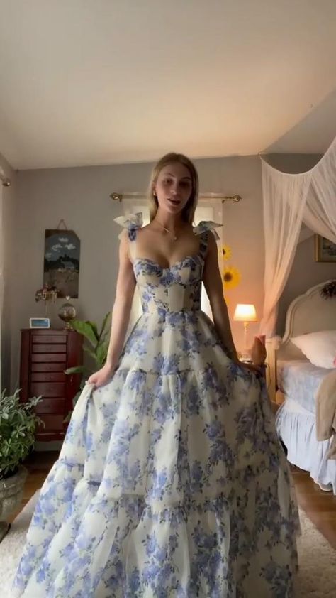 Populaire Outfits, Pakaian Feminin, Prom Dress Inspiration, Floral Print Chiffon, Prom Formal, Fairytale Dress, Grad Dresses, Vestidos Prom, Homecoming Dress