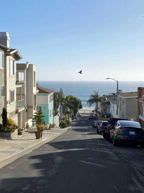 manhattan beach, ca Los Angeles, Los Angeles House Small, Living In A Beach Town, Beach House Neighborhood, Beach Town Houses, Manhattan Beach Aesthetic, Summer Beach Town Aesthetic, Cali Beach Aesthetic, Coastal City Aesthetic