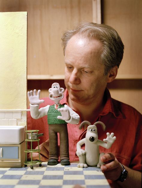 David Sproxton CBE born January 6 1954 is one of the cofounders together with Peter Lord of the Aardman Animations studio David graduated from Collingw Buzzfeed Movies, Nick Park, Principles Of Animation, Early Man, Animation News, Aardman Animations, Animation Stop Motion, Tv Program, Motion Animation